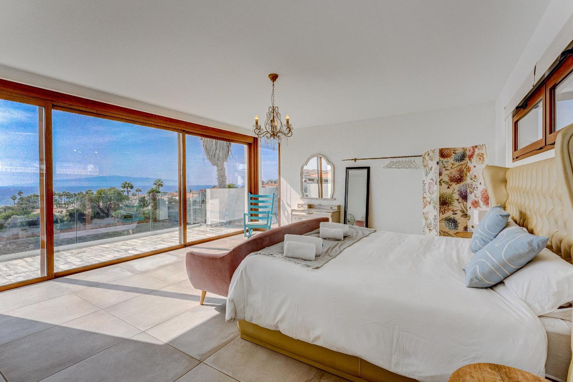 Fabulous Contemporary 5 Bedroom Villa With Private Heated Pool, Sleeps Max 13 Callao Salvaje Bagian luar foto